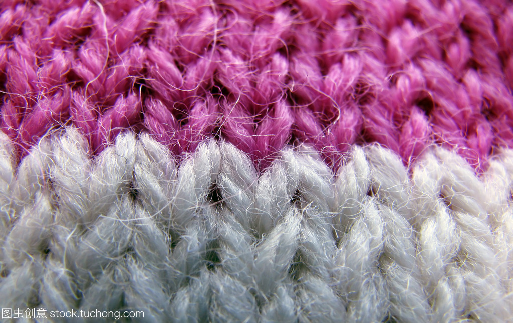 針織的淡紫色和白色螺紋產(chǎn)品